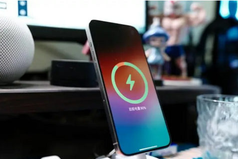 沙溪镇苹果15换屏服务分享用什么充电器给iPhone15充电更好 